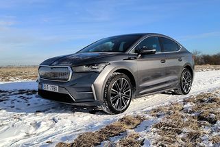 Dojede dál a lépe nabíjí. Omlazený Enyaq udělal krok správným směrem